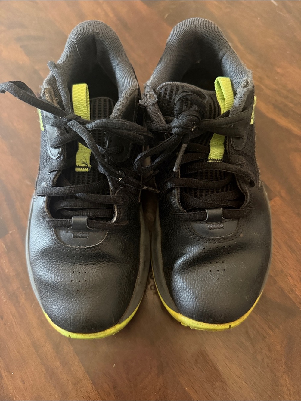 Under Armour Size 2 Kids Black and Lime Athletic Sneakers